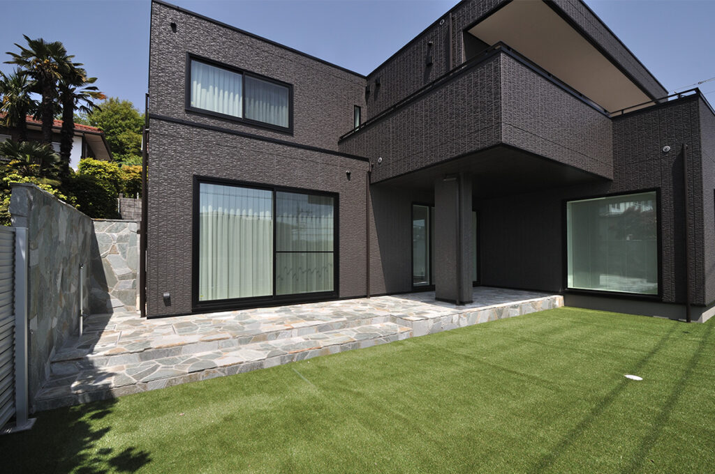 新築外構・タイル・乱形石施工