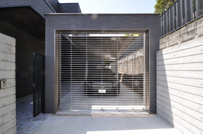 一体感のあるシャッターガレージ