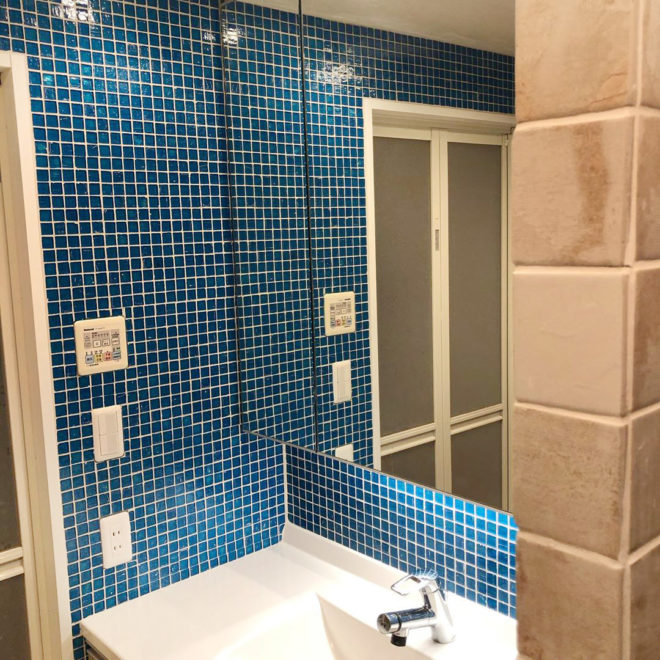 タイル張り洗面所