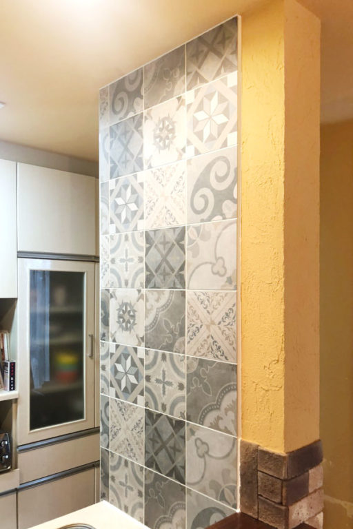 柄タイル「モデルニスモ」キッチンリモデル施工例