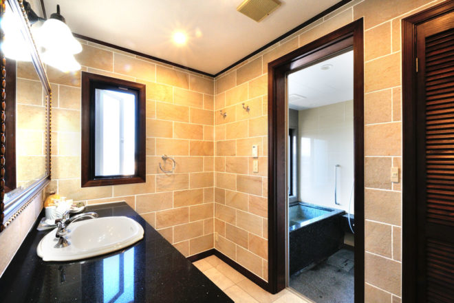 ホテルのようなバスルーム空間