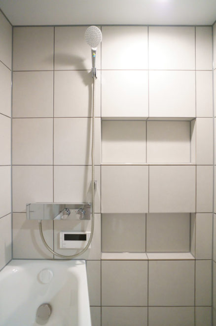 タイル割に合せたニッチ棚