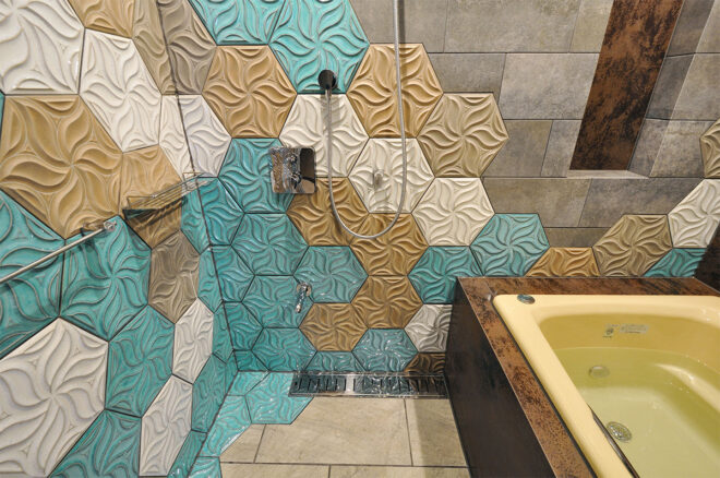 グリーンを引き立たせるよう計算されたタイルデザイン