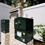 天然サンゴ石の門柱と宅配ボックス「Brizebox」