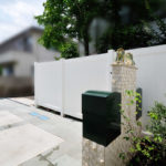 プライバシーを確保するお洒落な目隠しフェンス