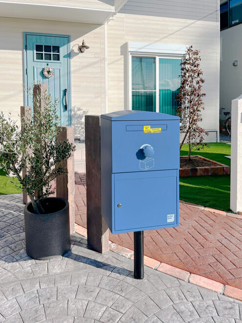 O様邸/宅配ボックス Brizebox Large ブルー:ポール施工