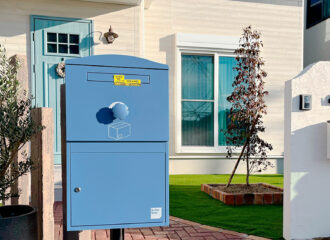 O様邸/宅配ボックス Brizebox Large ブルー