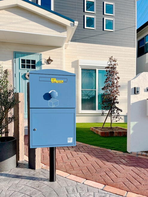 O様邸/宅配ボックス Brizebox Large ブルー:ポール施工
