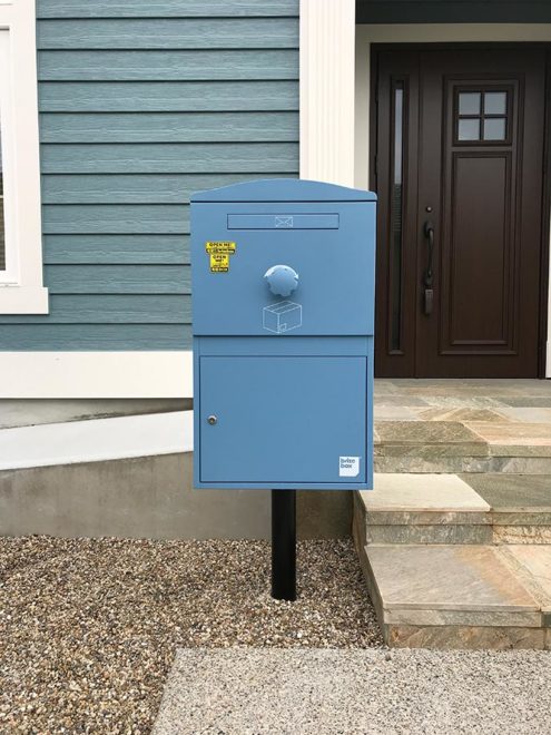 K様邸/宅配ボックス Brizebox Large ブルー:ポール施工