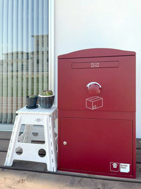 tomomi_birumi様邸/宅配ボックス Brizebox Large ボルドー:据え置き施工