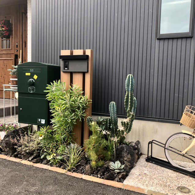 S様邸/宅配ボックス Brizebox Large ダークグリーン:ポール施工 S様邸/宅配ボックス Brizebox Large ダークグリーン:ポール施工