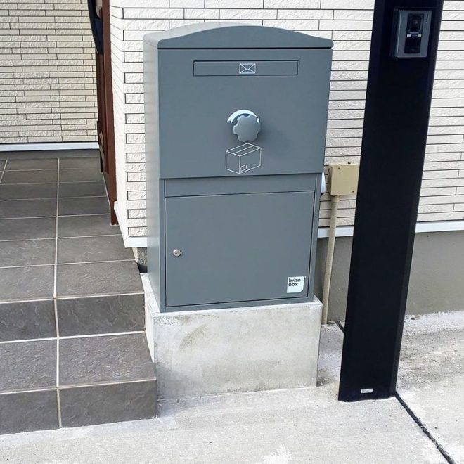 73hey_room様邸/宅配ボックス Brizebox Large グレー:据え置き施工 73hey_room様邸/宅配ボックス Brizebox Large グレー:据え置き施工