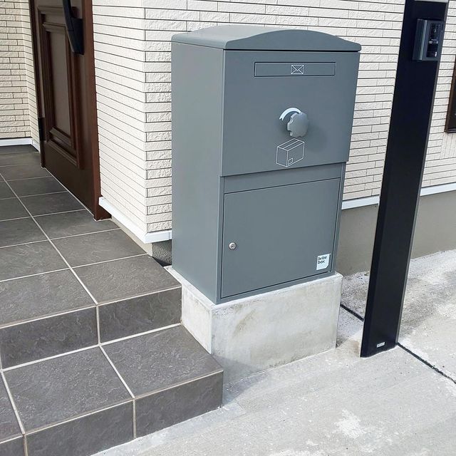 73hey_room様邸/宅配ボックス Brizebox Large グレー:据え置き施工 73hey_room様邸/宅配ボックス Brizebox Large グレー:据え置き施工