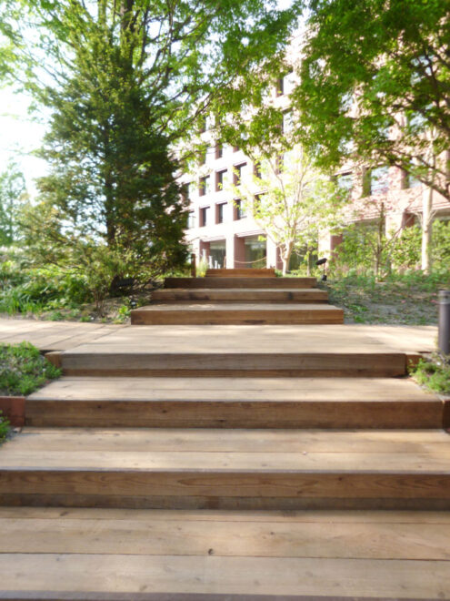 恵比寿ガーデンプレイス_枕木の階段