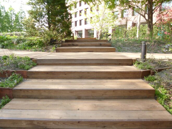 恵比寿ガーデンプレイス・施工例:エステックウッド・ガーデン枕木