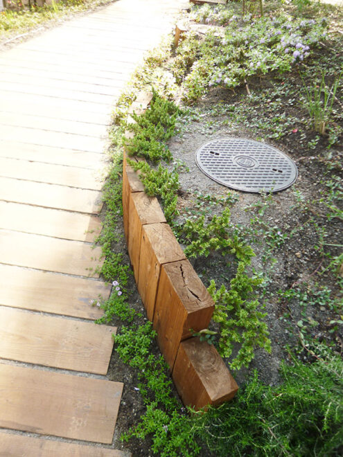 恵比寿ガーデンプレイス_枕木の花壇