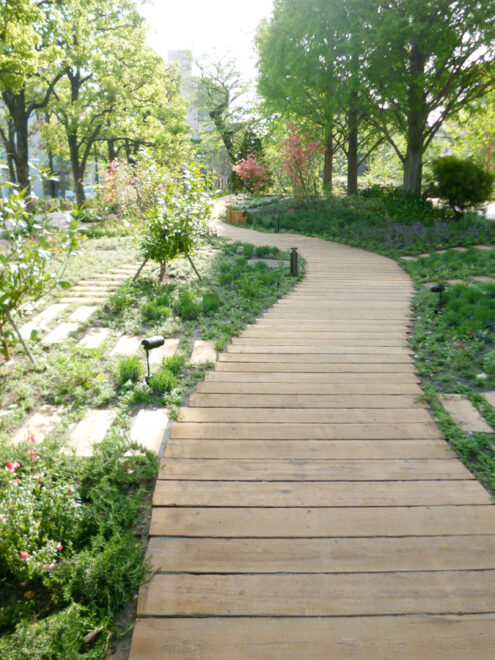 恵比寿ガーデンプレイス・サッポロ広場の枕木通路