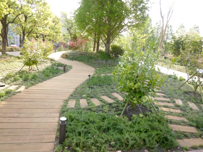 恵比寿ガーデンプレイス・施工例:エステックウッド・ガーデン枕木