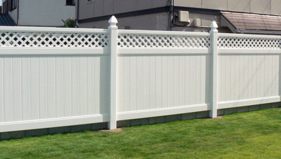 ソリッドプライバシーフェンス ウィズ ラチス