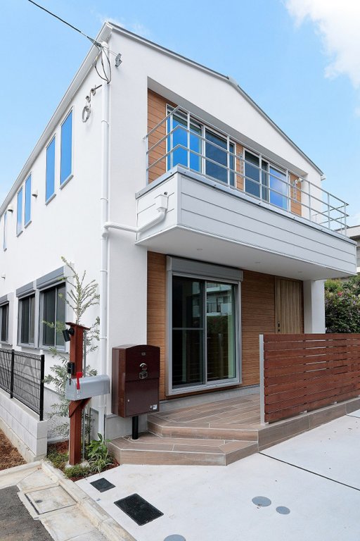 株式会社ジェネシス施工物件／Large ショコラ（BL-CH）：ポール施工