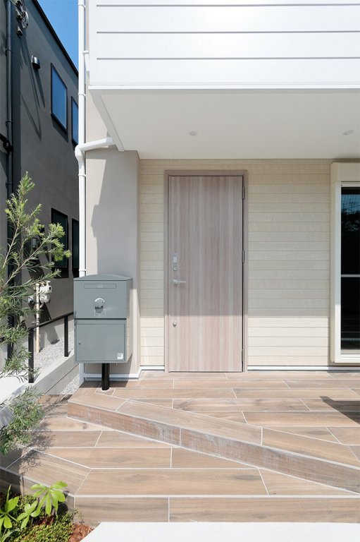 株式会社ジェネシス施工物件／Large グレー（BL-GR）：ポール施工