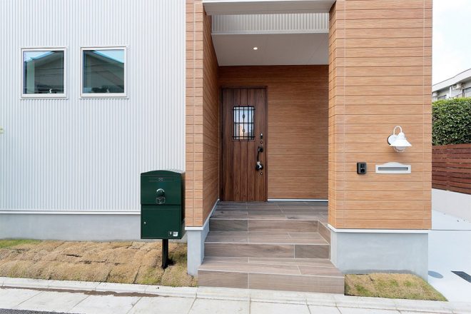 株式会社ジェネシス施工物件／Large ダークグリーン（BL-DG）：ポール施工