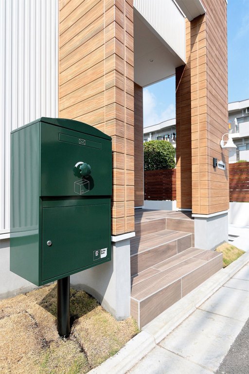 株式会社ジェネシス施工物件／Large ダークグリーン（BL-DG）：ポール施工