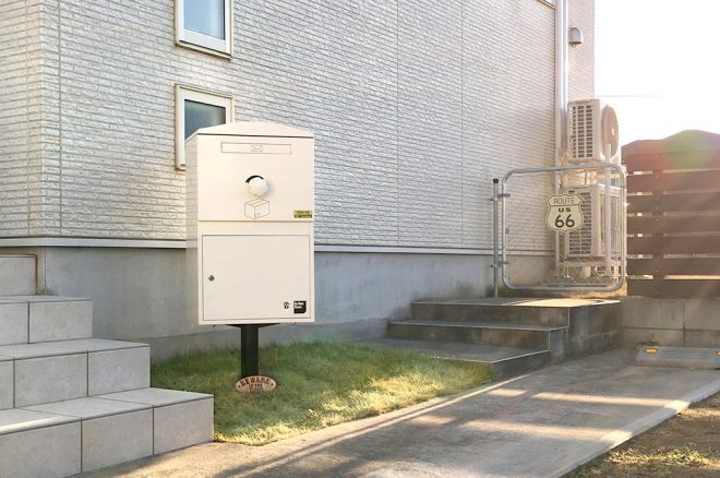 Y様邸／Large アイボリー（BL-Iv）：ポール施工