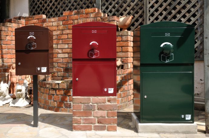 Standard ショコラ(BS-CH):ポール施工/Large ボルドー(BL-BO)据え置き施工・CAN’BRICK仕上げ(CB-3)/Ex-Large ダークグリーン(BE-DG):据え置き施工