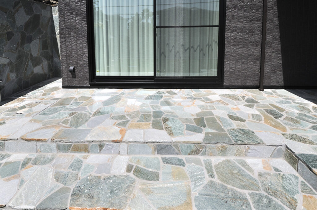 乱形石のデッキテラス