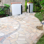 ディズニーシーをイメージした玄関アプローチ